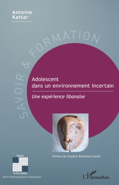 Adolescent dans un environnement incertain