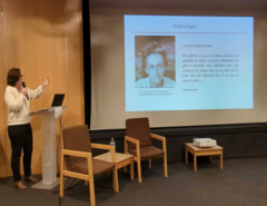 Présentation d'Adélaïde Hautval devant l'assemblée du FSJU pour le 80e anniversaire de la libération d'Auschwitz. 