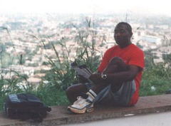 Serge Mbarga Owona: Le Songo pour mastiquer le temps
